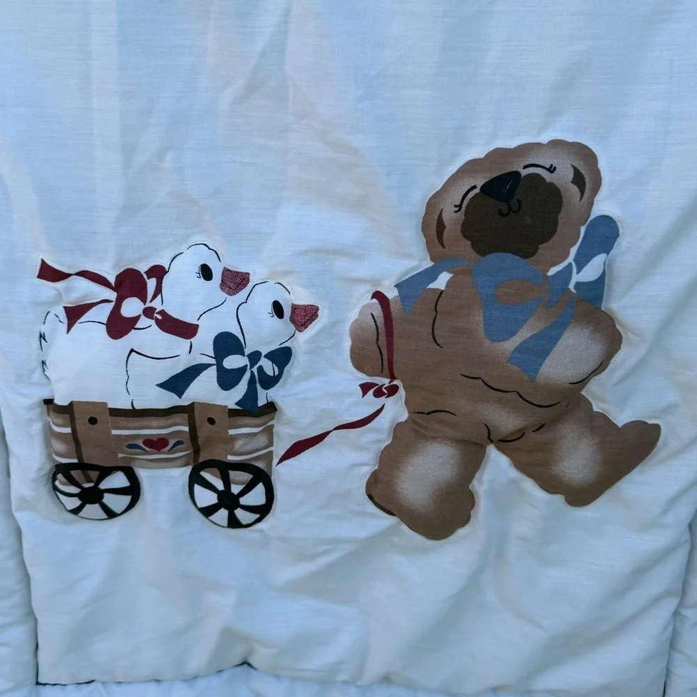 Vintage Daisy Kingdom Teddy Bear Country Geese Ruffled Crib Quilt 36x47 GUC